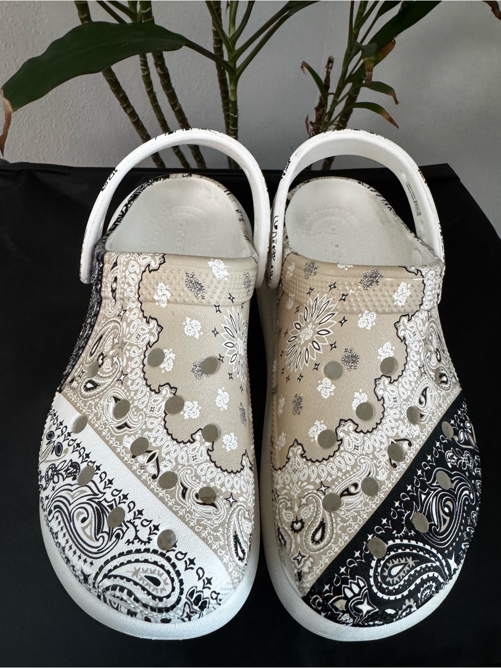 CROCS Paisley Women's Bandana-Print Clogs